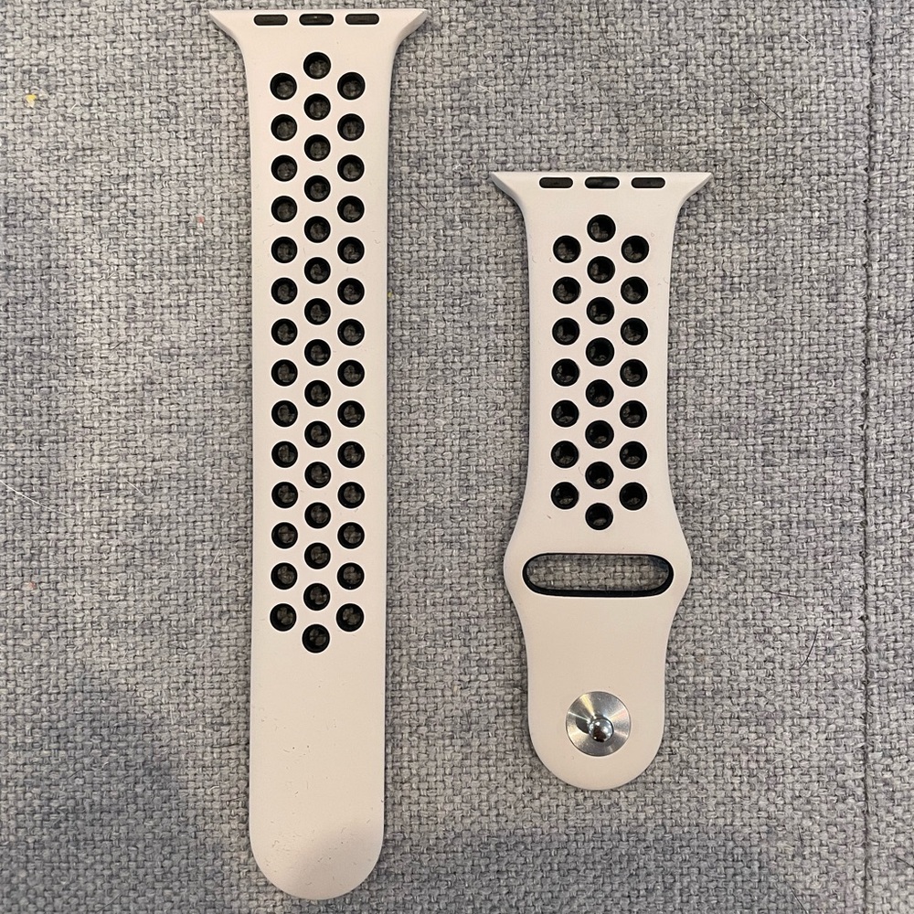 Apple watch Nike sport band- 44mm Desert Tan/Black